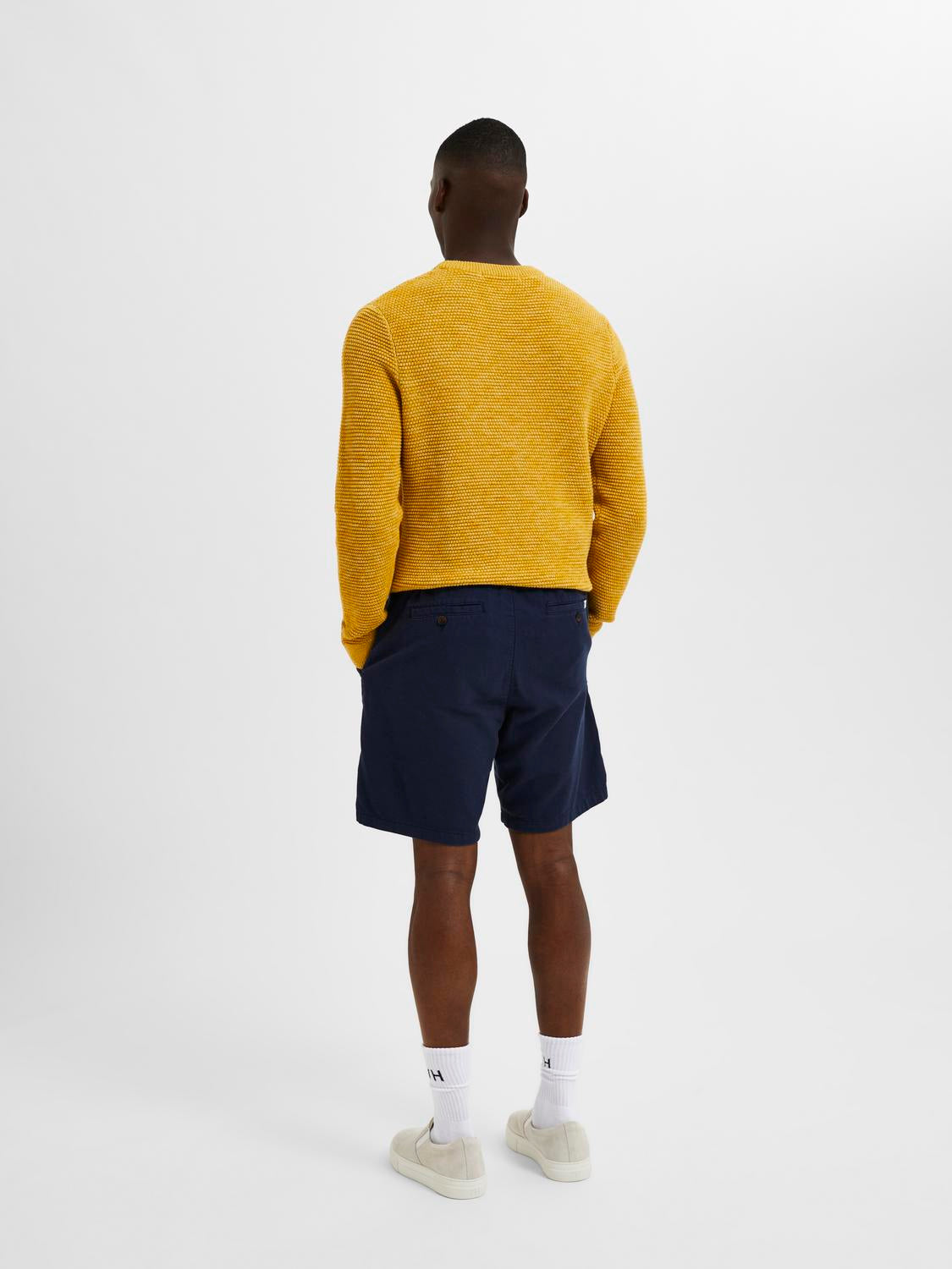 model_shot-back